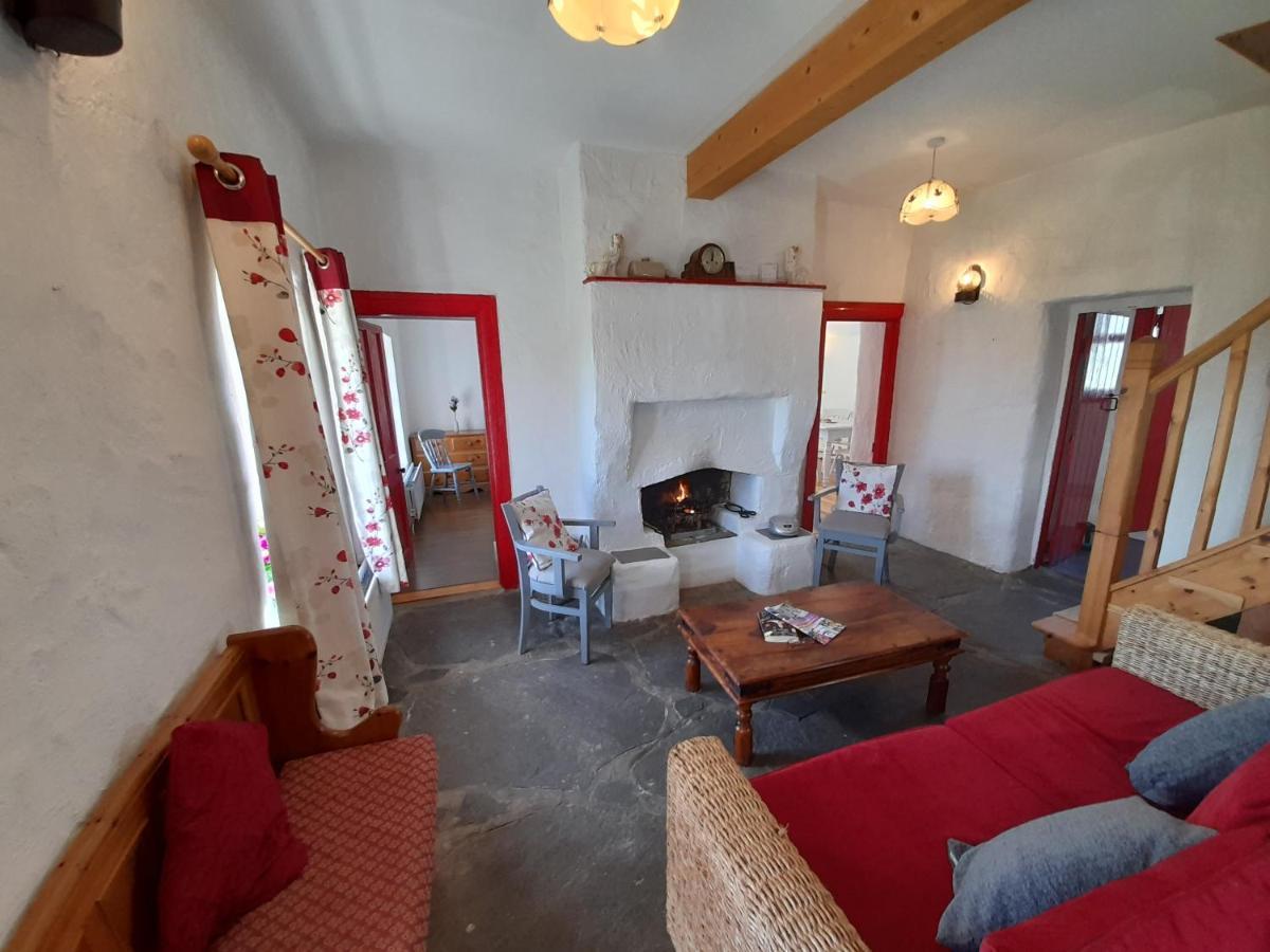Donegal Thatched Cottage *